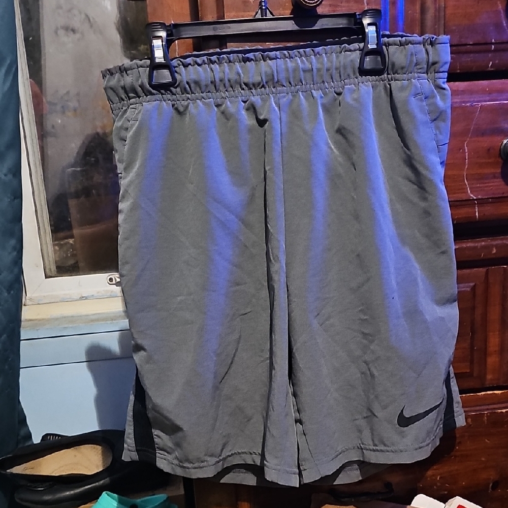 !!.            Young Mens S  Athletic Shorts in Gray. S1